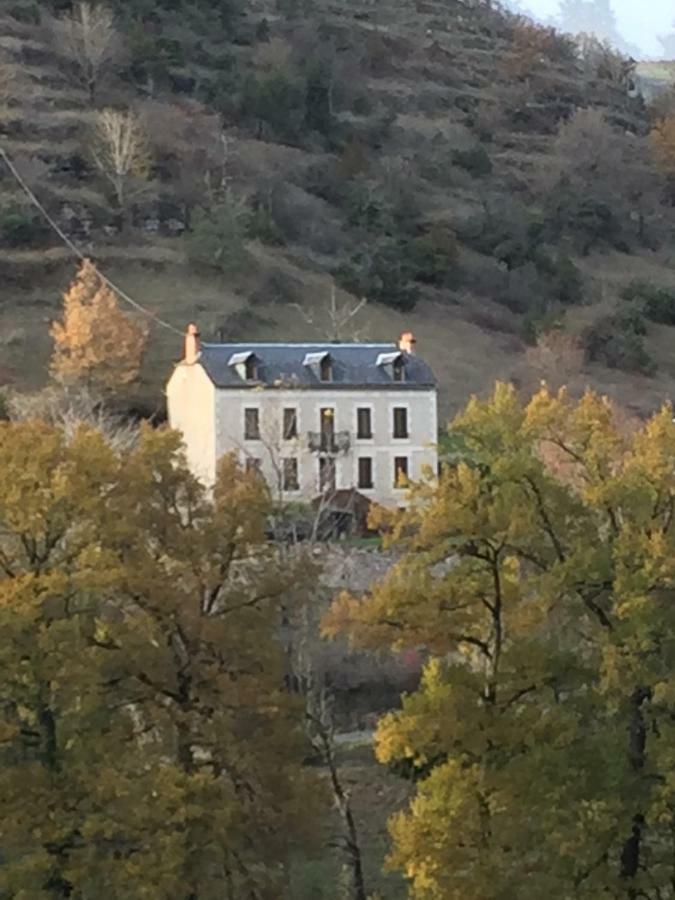 Aux Berges Du Coubisou Bed & Breakfast Luaran gambar